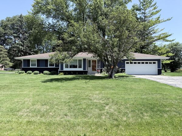 9050 N Silver Brook Ln, Brown Deer, WI 53223