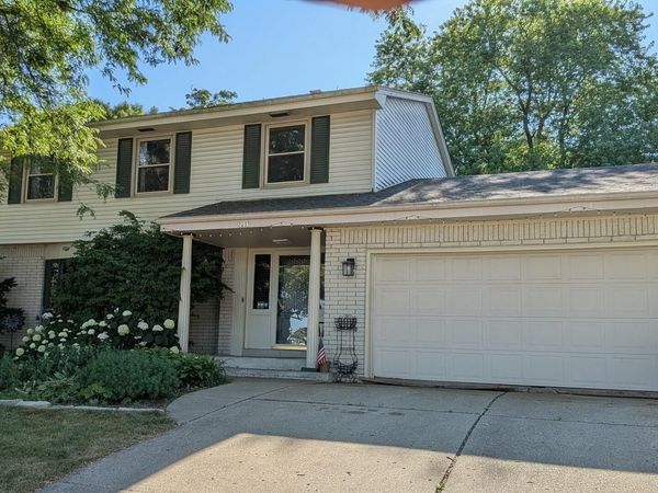 3235 S 123rd St, West Allis, WI 53227
