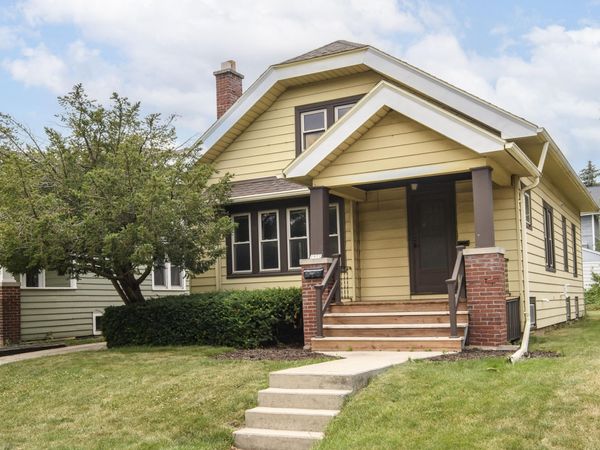 1971 S 81st St, West Allis, WI 53219