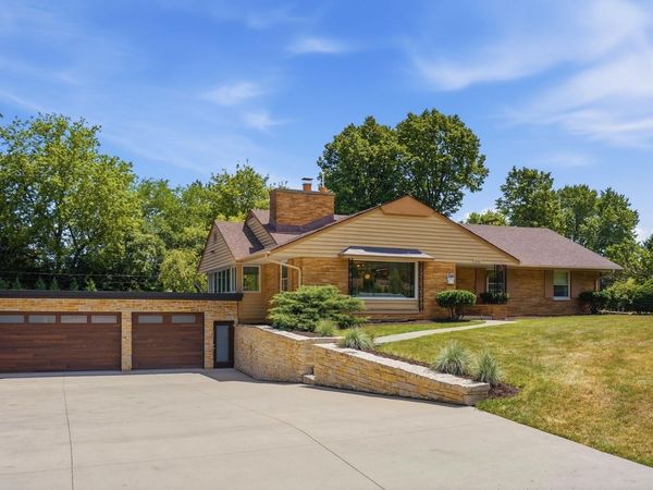 3580 Sunny Crest Dr, Brookfield, WI 53005