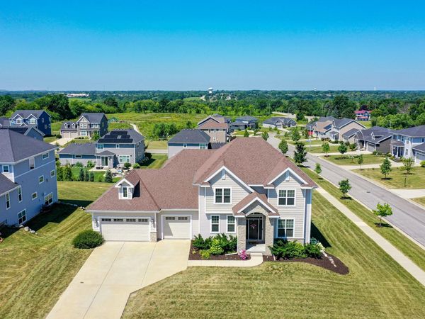 8735 S Bell Meadow Ct, Franklin, WI 53132