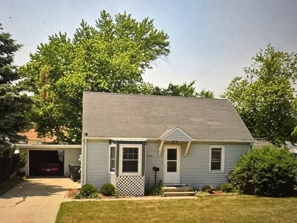 1406 Vine St, Union Grove, WI 53182