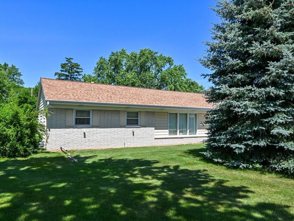 8048 N Greenview Ct, Brown Deer, WI 53223