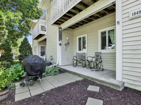 1849 Parknoll Ln, Port Washington, WI 53074