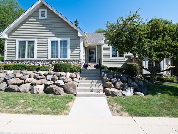 208 Endfield Cir, Waukesha, WI 53186