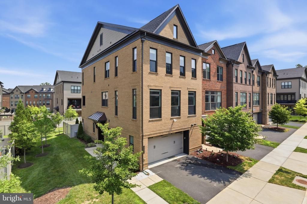 12266 Sweet Willow Lane, Fairfax, VA 22030 Main Photo