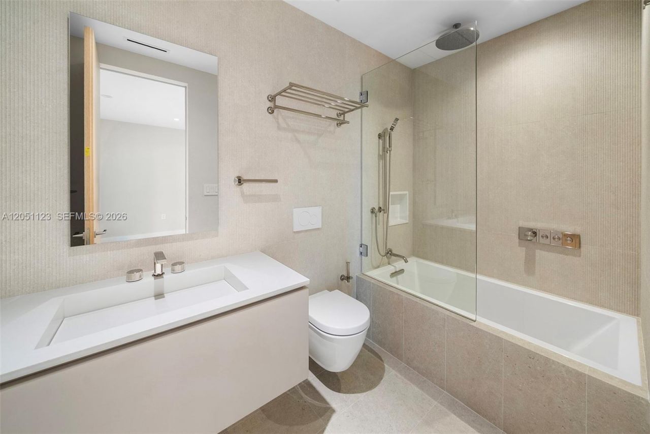 900 N Northlake Dr, Hollywood, FL 33019 Photo