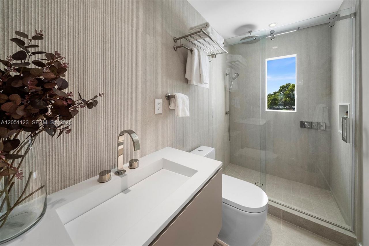 900 N Northlake Dr, Hollywood, FL 33019 Photo