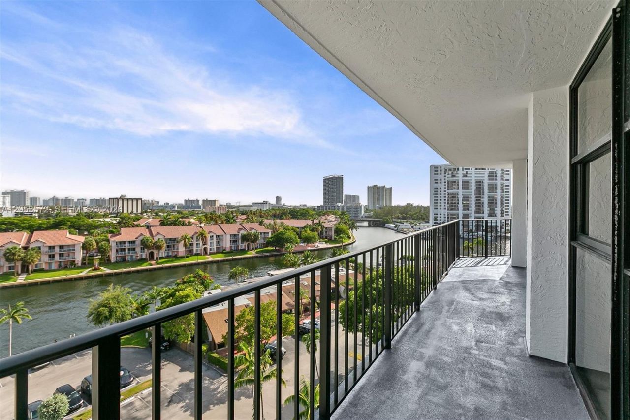 200 Leslie Dr , Unit 930, Hallandale Beach, FL 33009 Photo
