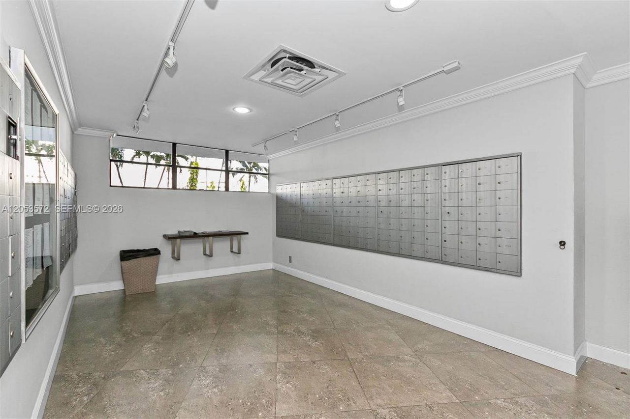 200 Leslie Dr , Unit 930, Hallandale Beach, FL 33009 Photo