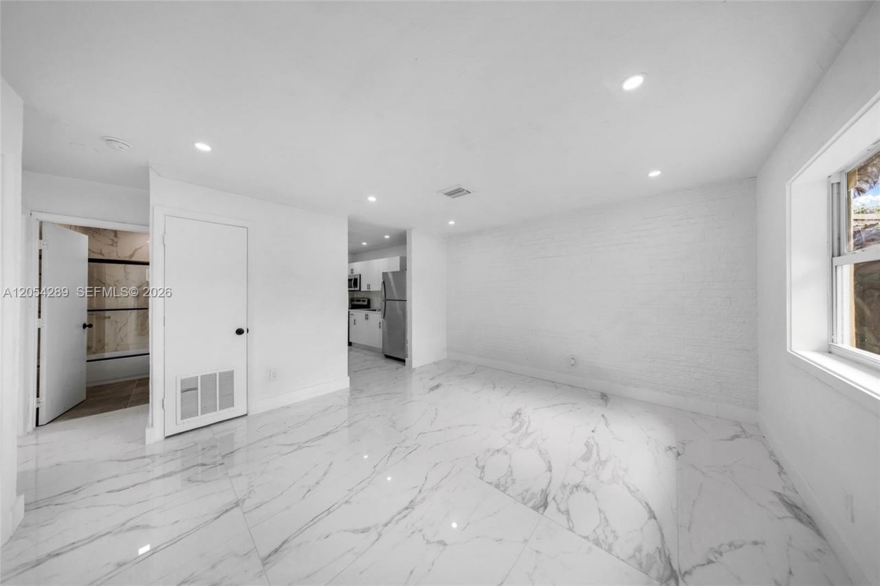 2468 NW 21st St , Unit 2, Fort Lauderdale, FL 33311 Photo