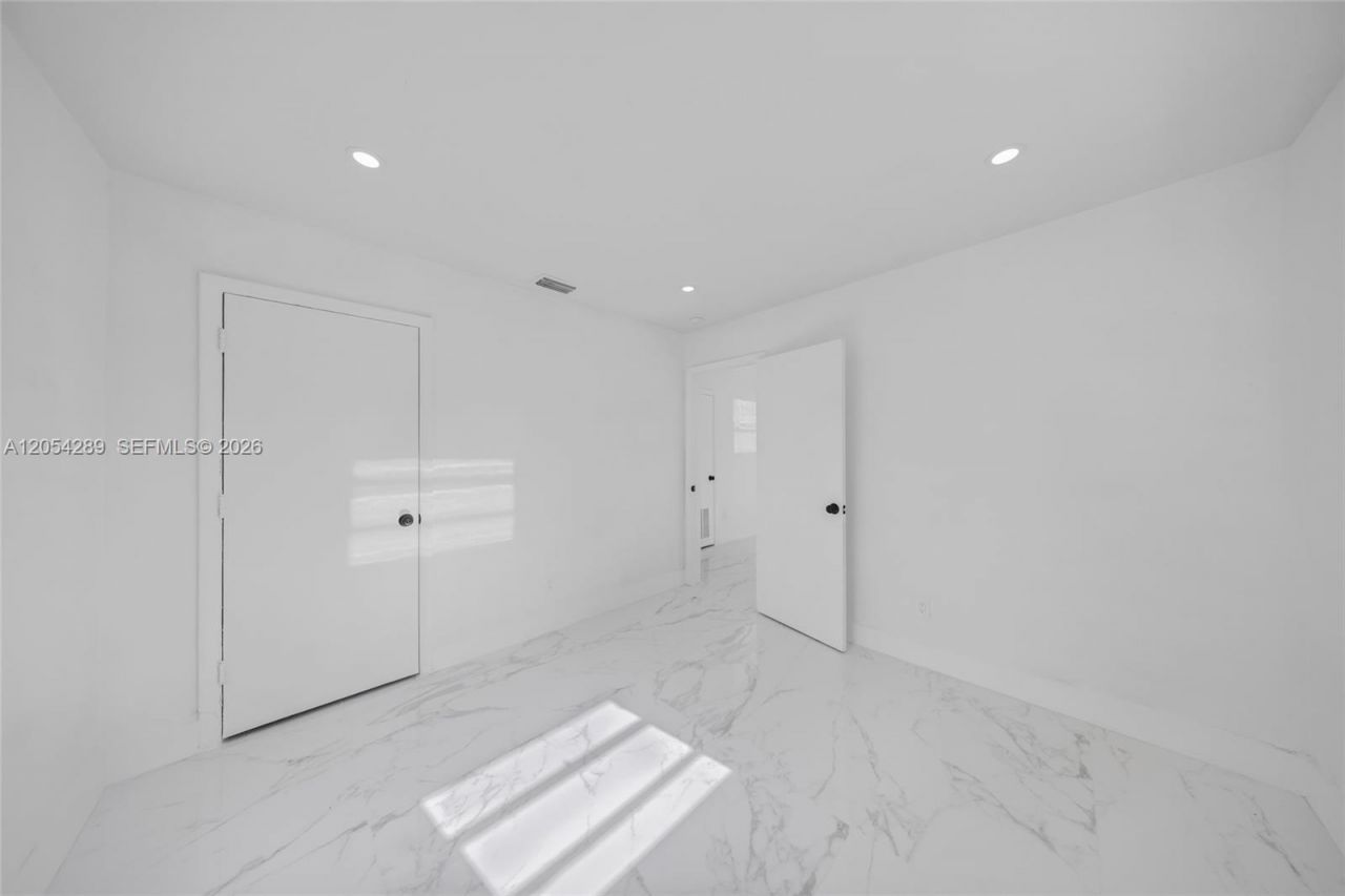 2468 NW 21st St , Unit 2, Fort Lauderdale, FL 33311 Photo