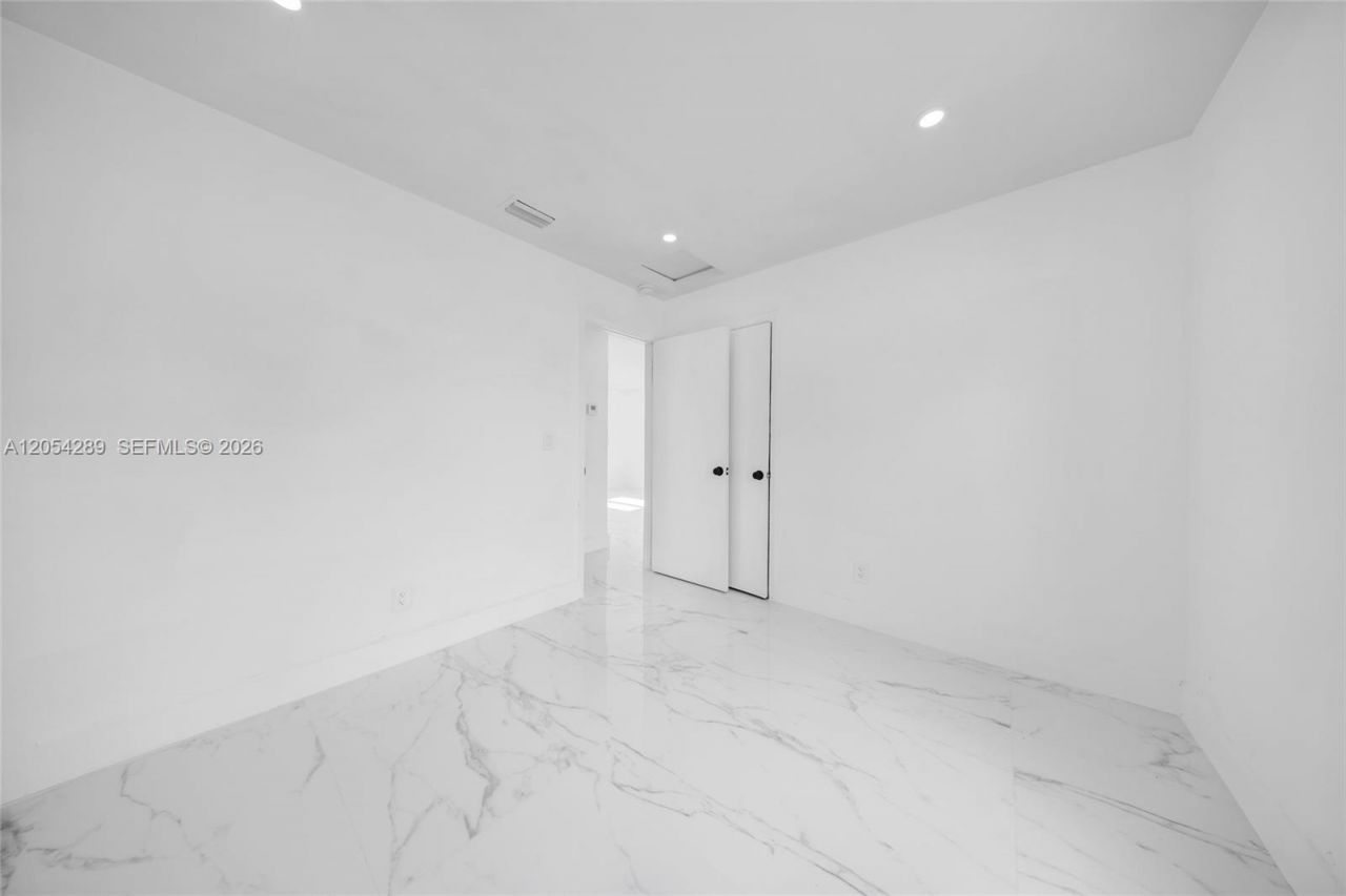 2468 NW 21st St , Unit 2, Fort Lauderdale, FL 33311 Photo