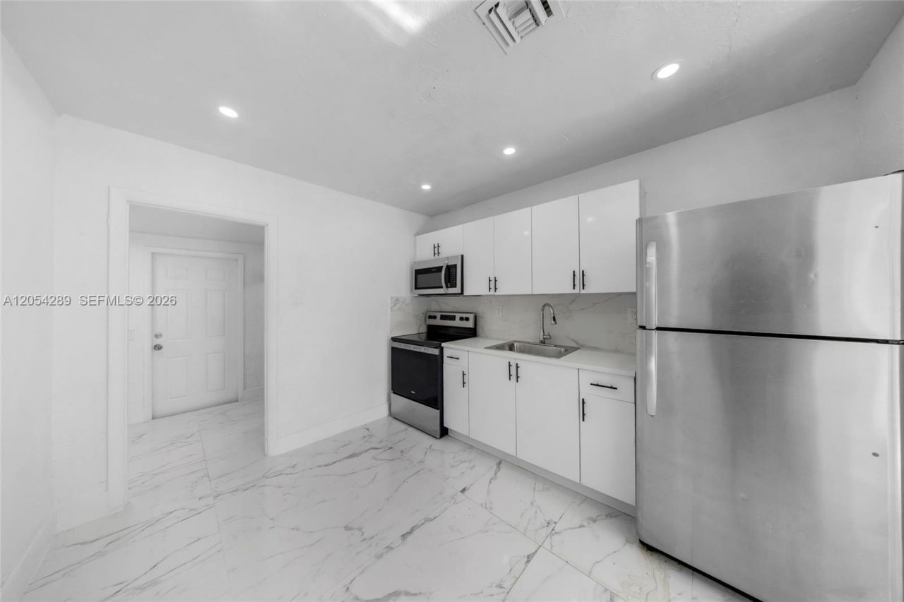 2468 NW 21st St , Unit 2, Fort Lauderdale, FL 33311 Photo