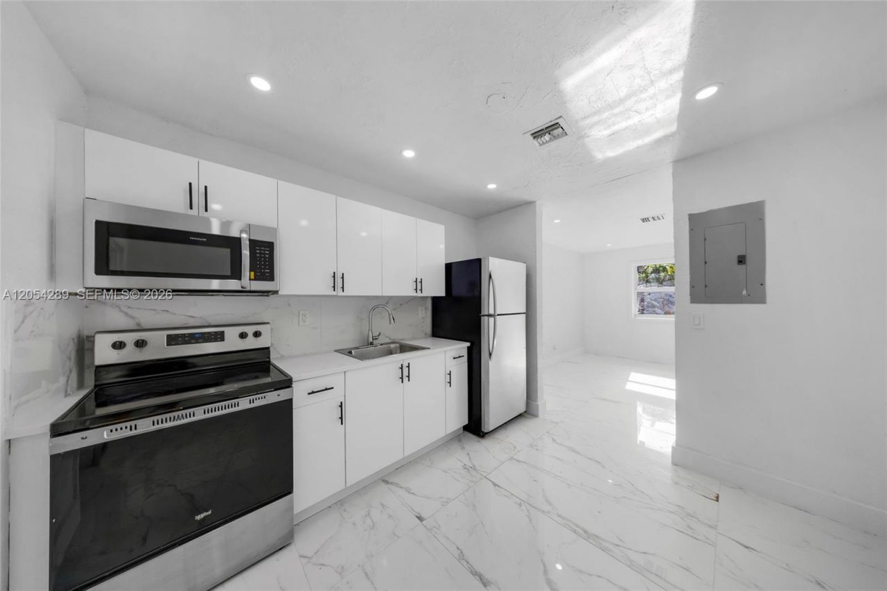 2468 NW 21st St , Unit 2, Fort Lauderdale, FL 33311 Photo