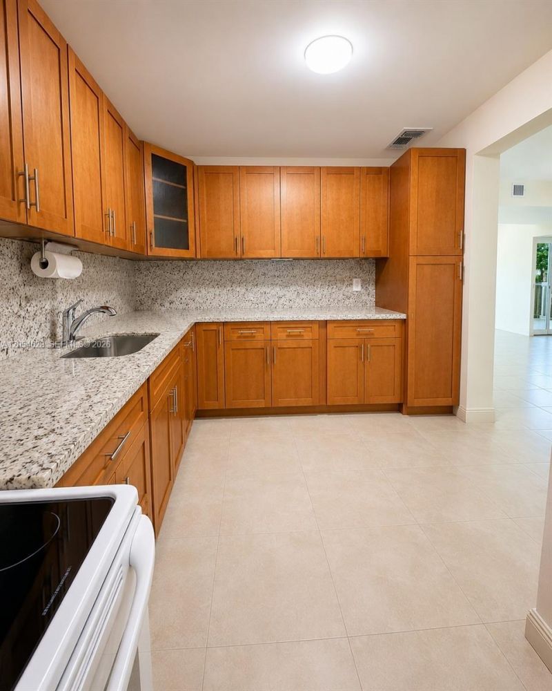 680 Miller Dr , Unit W405, Miami Springs, FL 33166 Photo