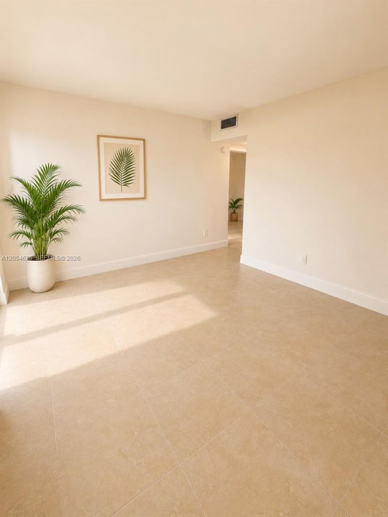 680 Miller Dr , Unit W405, Miami Springs, FL 33166 Photo