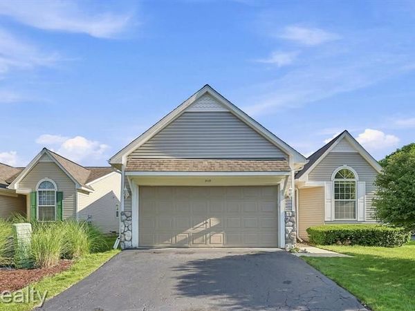 919 Rikki Ann Court, Wixom, MI 48393