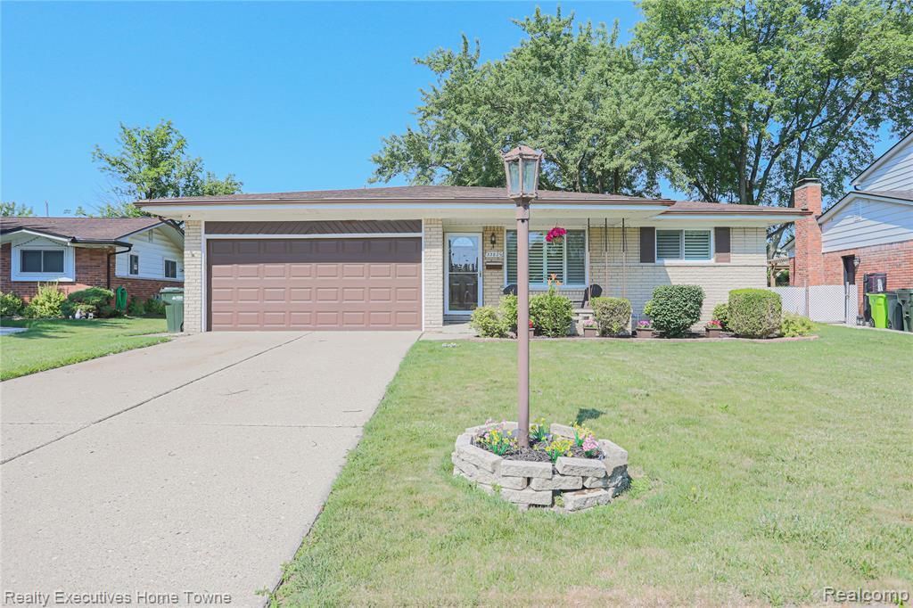 33829 Kennedy Drive, Sterling Heights, MI 48310 Main Photo