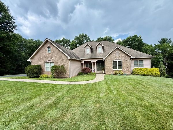 27 Chestnut Drive, BECKLEY, WV 25801