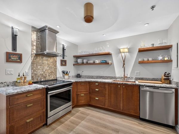 22 Railroad St, Unit 207, Andover, MA 01810