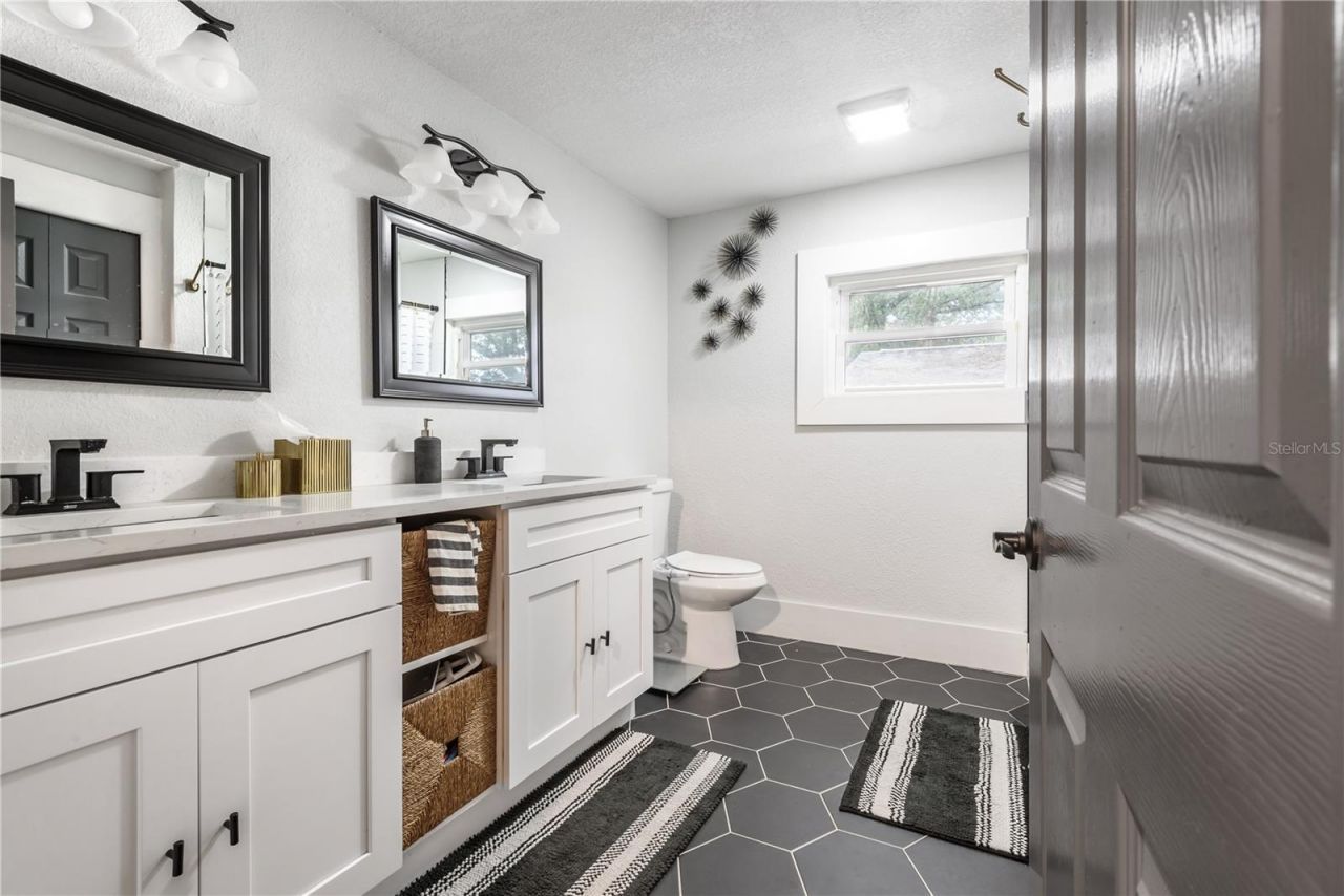 806 E Hamilton Avenue , Tampa, FL 33604 Photo