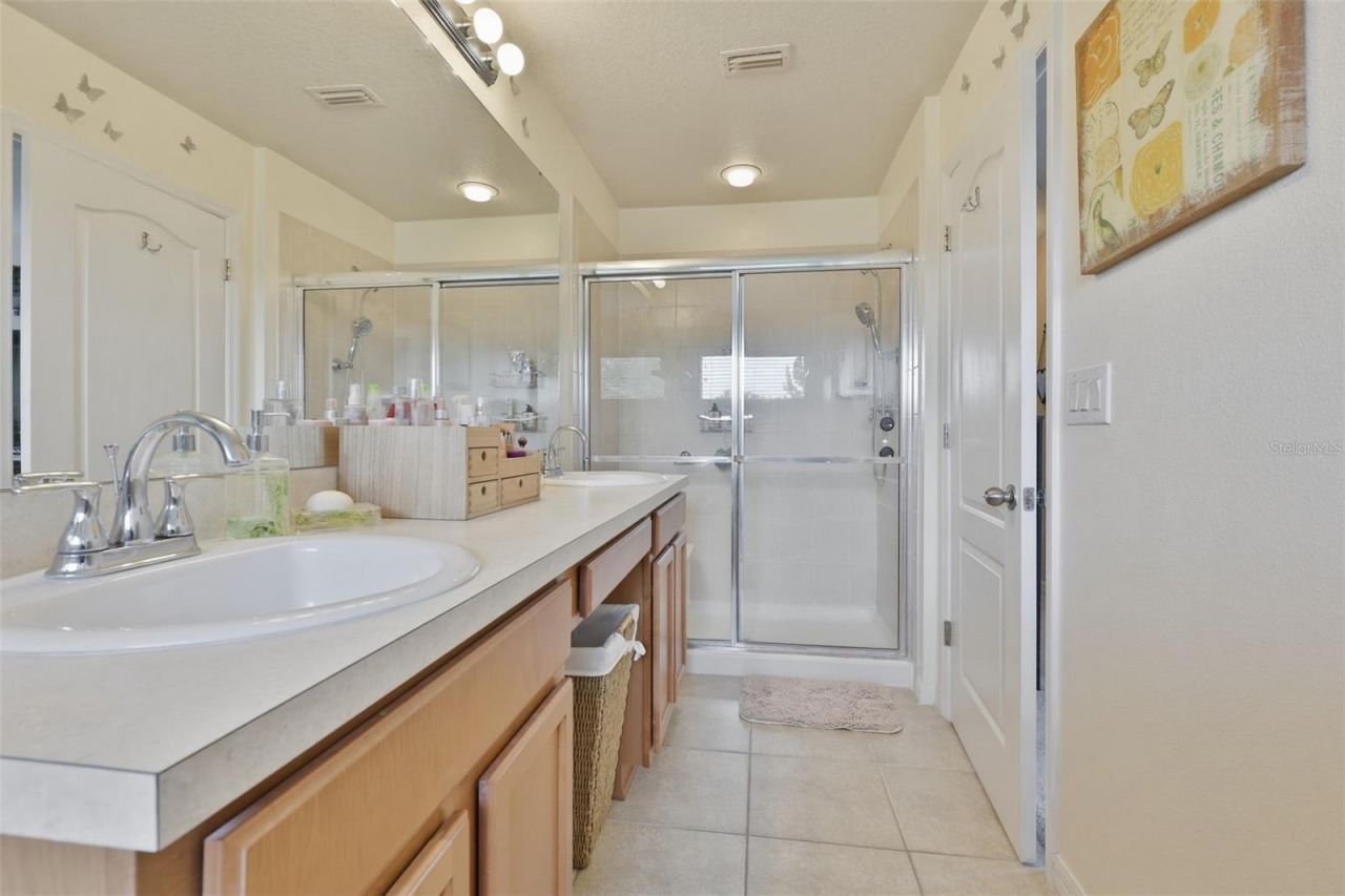 8718 Turnstone Haven Place, Tampa, FL 33619 Photo