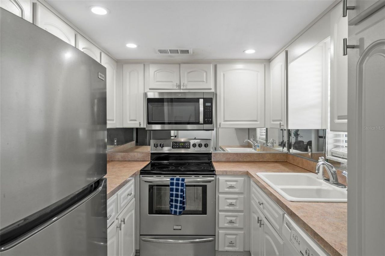 4849 Onyx Lane , Unit 204, New Port Richey, FL 34652 Photo