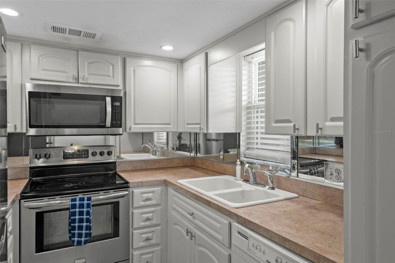 4849 Onyx Lane , Unit 204, New Port Richey, FL 34652 Photo