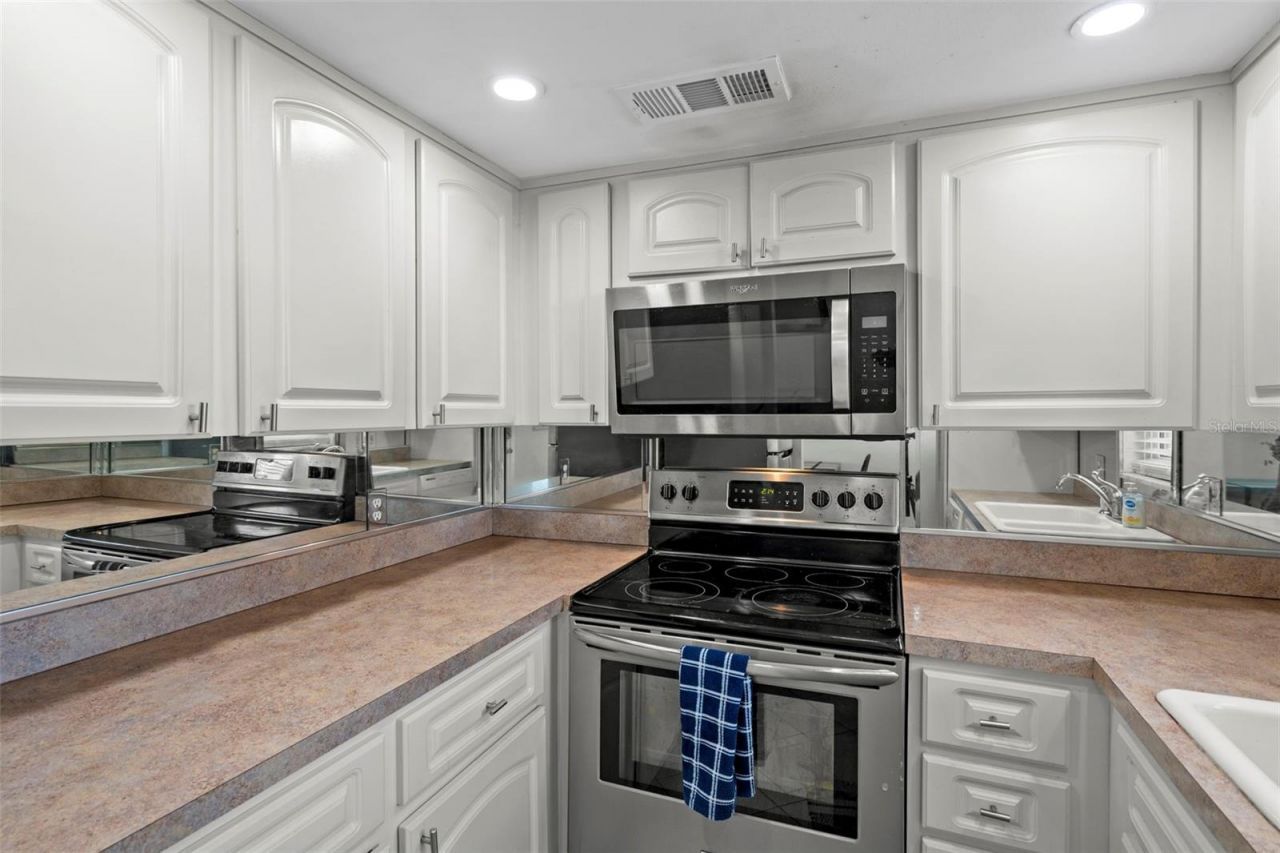 4849 Onyx Lane , Unit 204, New Port Richey, FL 34652 Photo