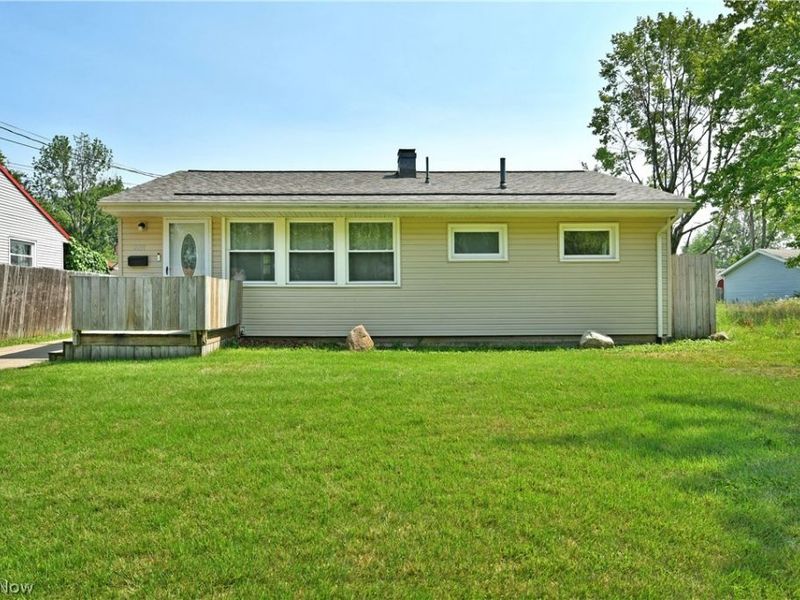 2231 Stewart Drive NW, Warren, OH 44485 Photo 1