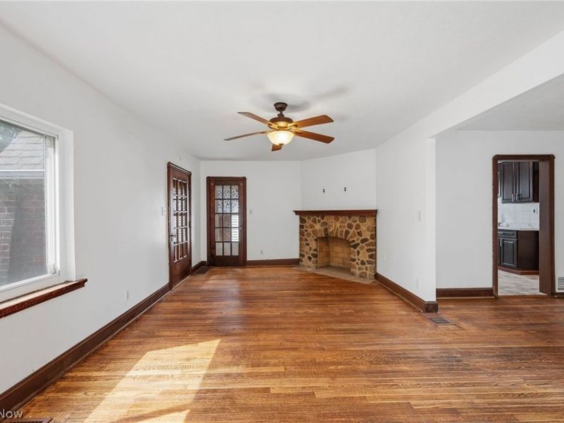 3755 Washington Park Boulevard, Newburgh Heights, OH 44105 Photo 12