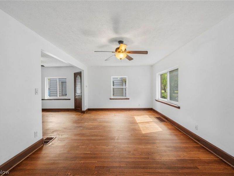3755 Washington Park Boulevard, Newburgh Heights, OH 44105 Photo 14