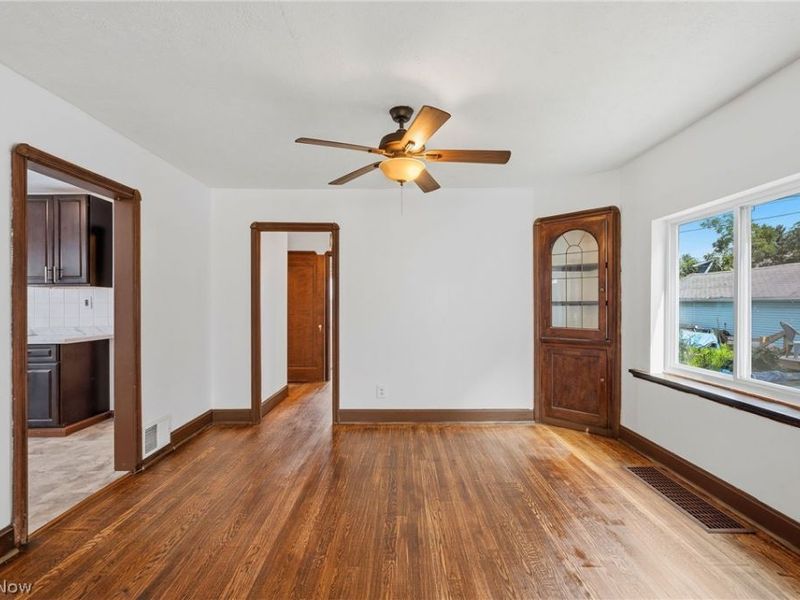 3755 Washington Park Boulevard, Newburgh Heights, OH 44105 Photo 16