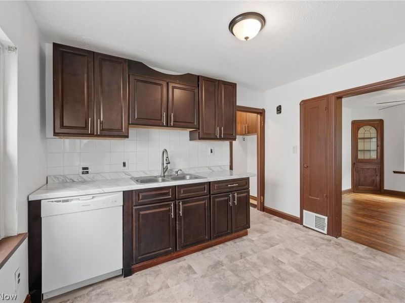 3755 Washington Park Boulevard, Newburgh Heights, OH 44105 Photo 17