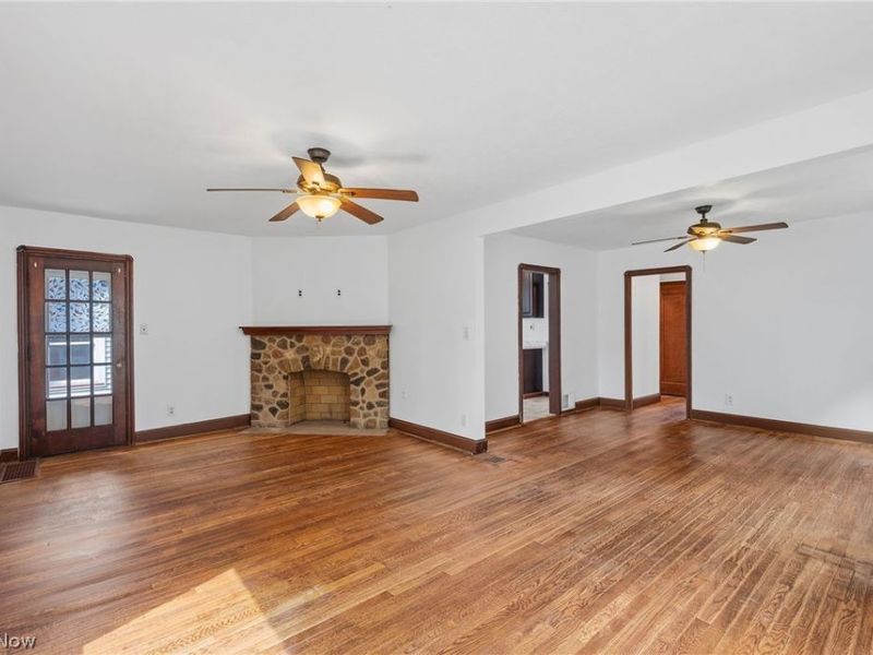 3755 Washington Park Boulevard, Newburgh Heights, OH 44105 Photo 2