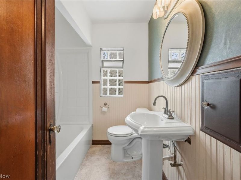 3755 Washington Park Boulevard, Newburgh Heights, OH 44105 Photo 24