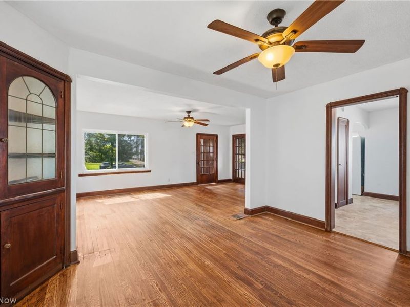 3755 Washington Park Boulevard, Newburgh Heights, OH 44105 Photo 3