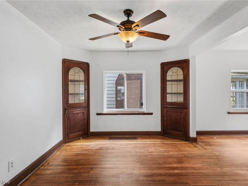 3755 Washington Park Boulevard, Newburgh Heights, OH 44105 Photo 4
