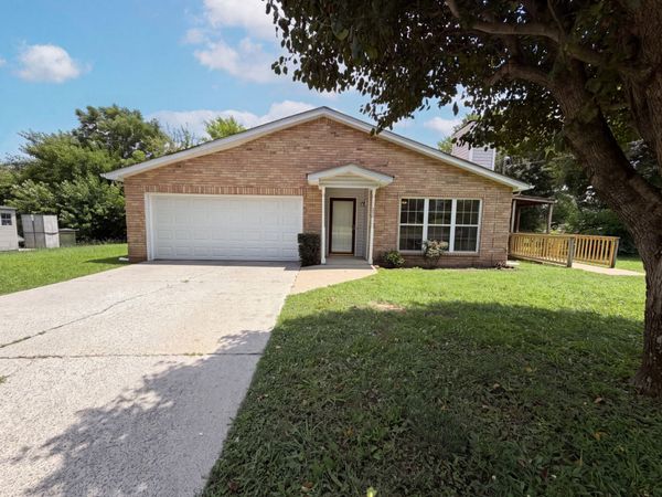 499 Holland Ridge Dr , La Vergne, TN 37086