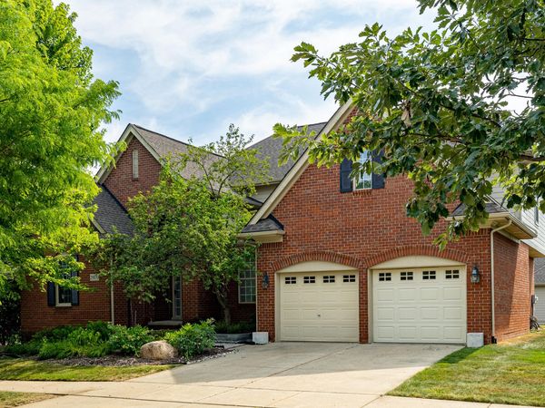 29170 Hemingway Drive, Novi, MI 48377