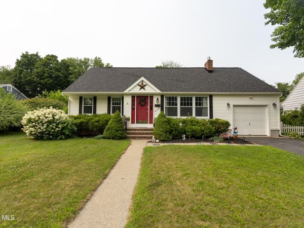 27 Pershing Road, Queensbury, NY 12804