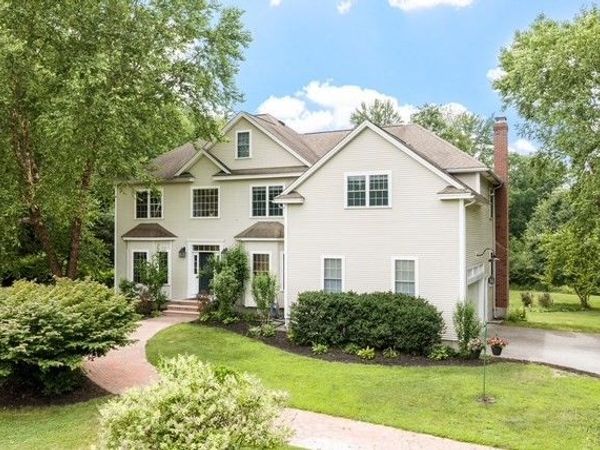 18 Lawrence St, Pepperell, MA 01463