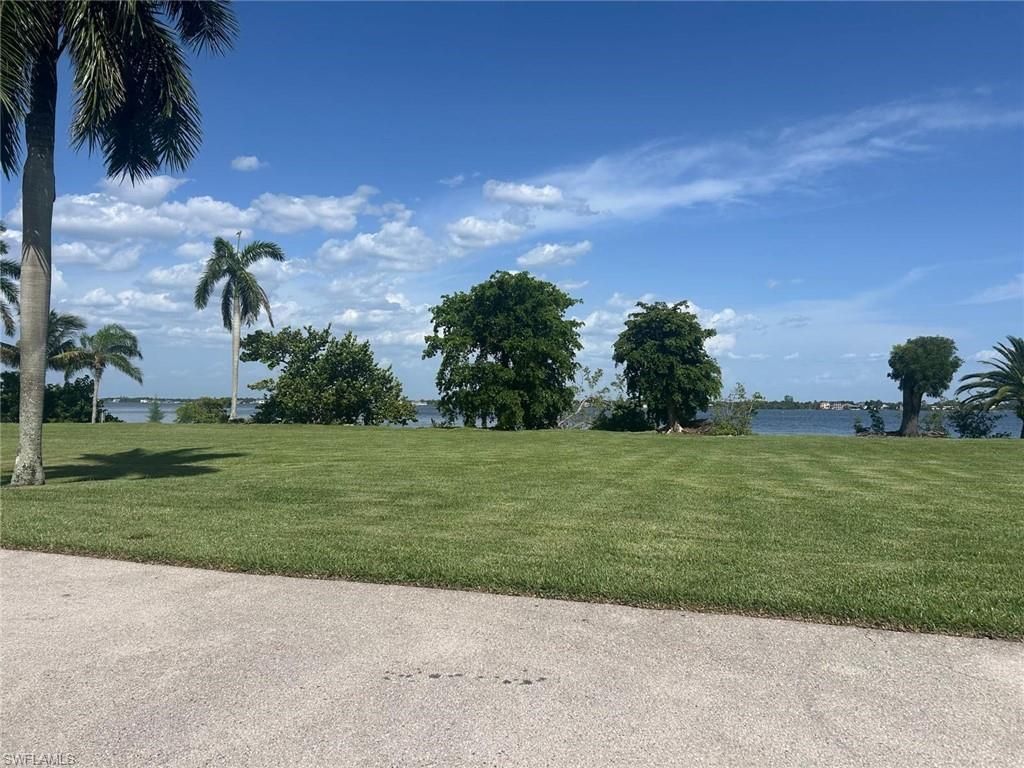 4260 SE 20th Pl , Unit 205, Cape Coral, FL 33904 Photo