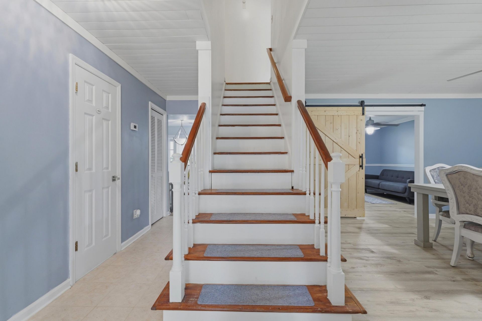 113 Lancelot Hall Photo 26