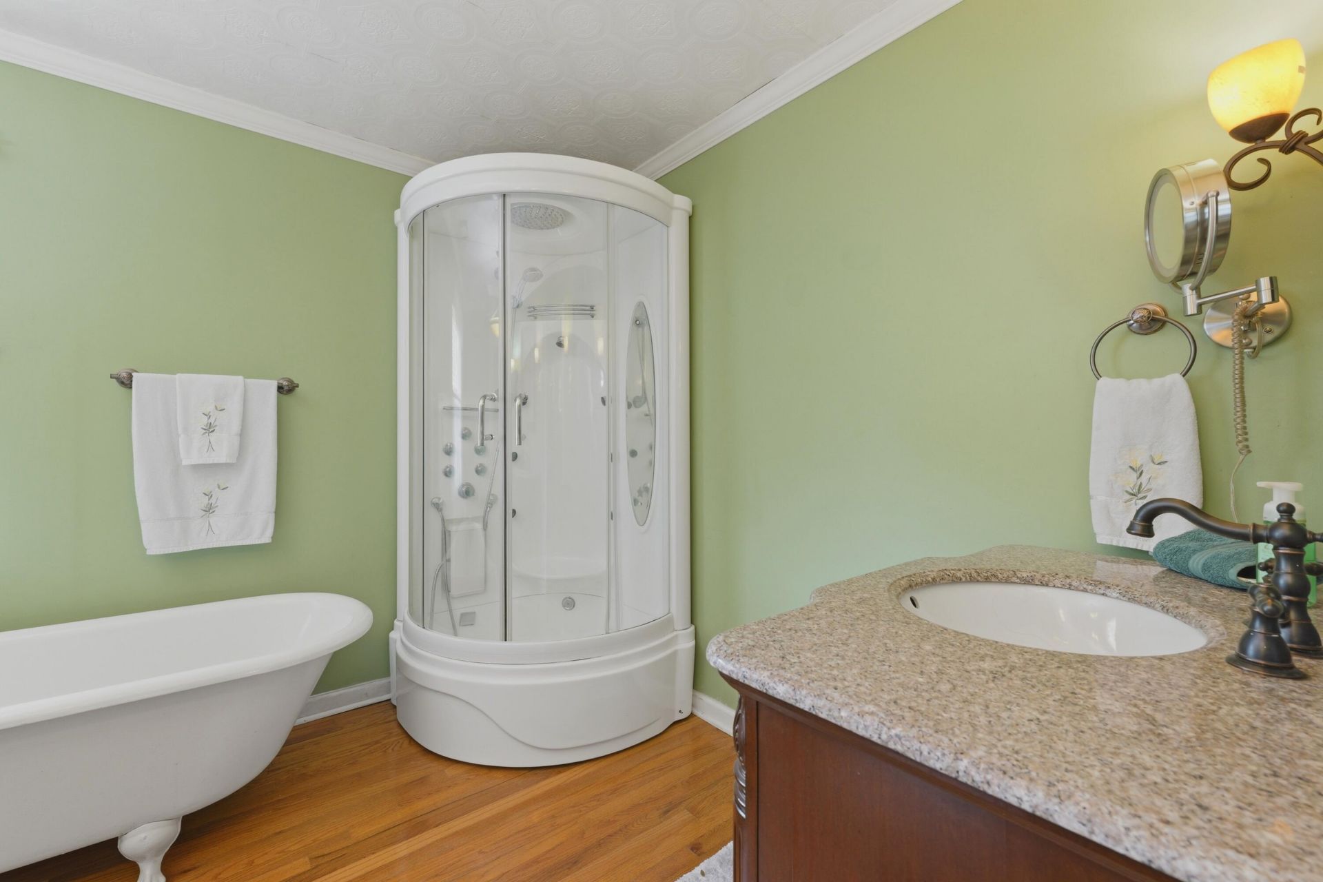 113 Lancelot Hall Photo 31