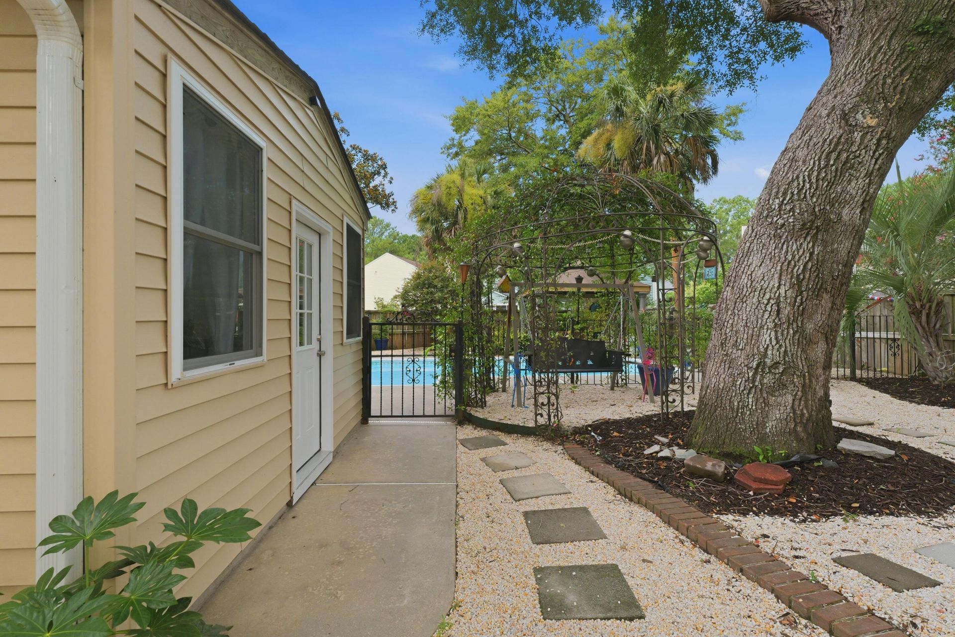113 Lancelot Hall Photo 40