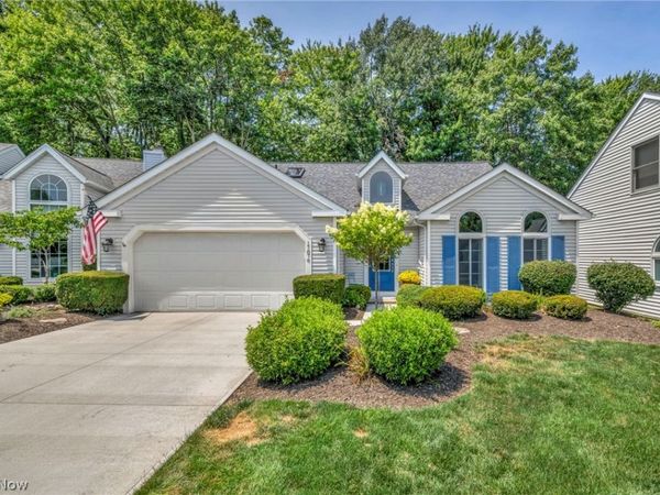 17876 Cambridge Oval , Strongsville, OH 44136