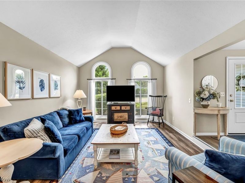 17876 Cambridge Oval, Strongsville, OH 44136 Photo 4
