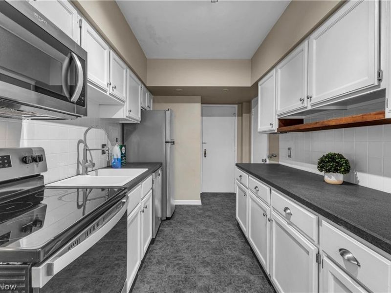 19015 Van Aken Boulevard, Unit 311, Shaker Heights, OH 44122 Photo 8